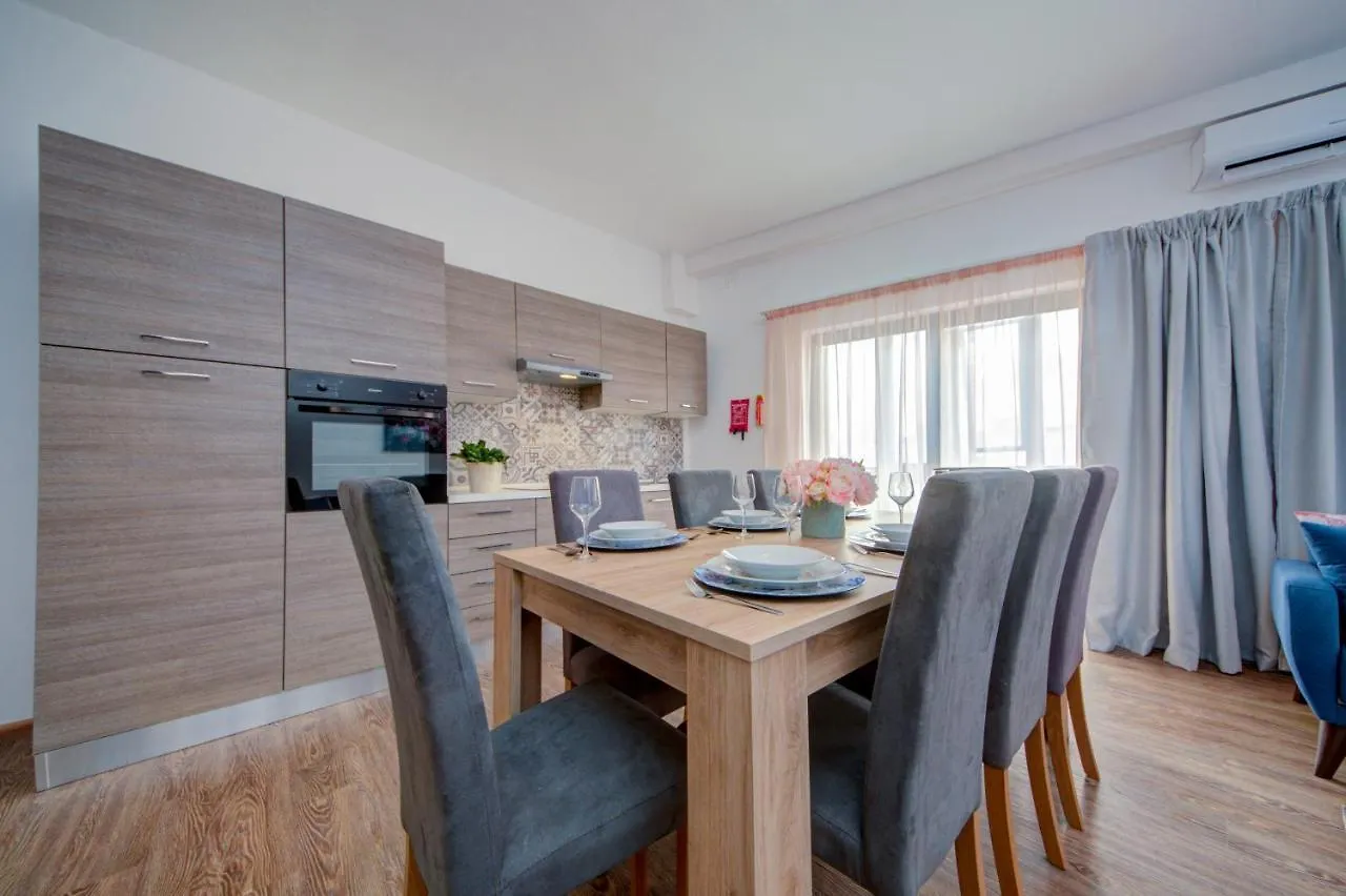 Sliema Exclusive 4-Bedroom Side Seaviews Apartments By Shortletsmalta