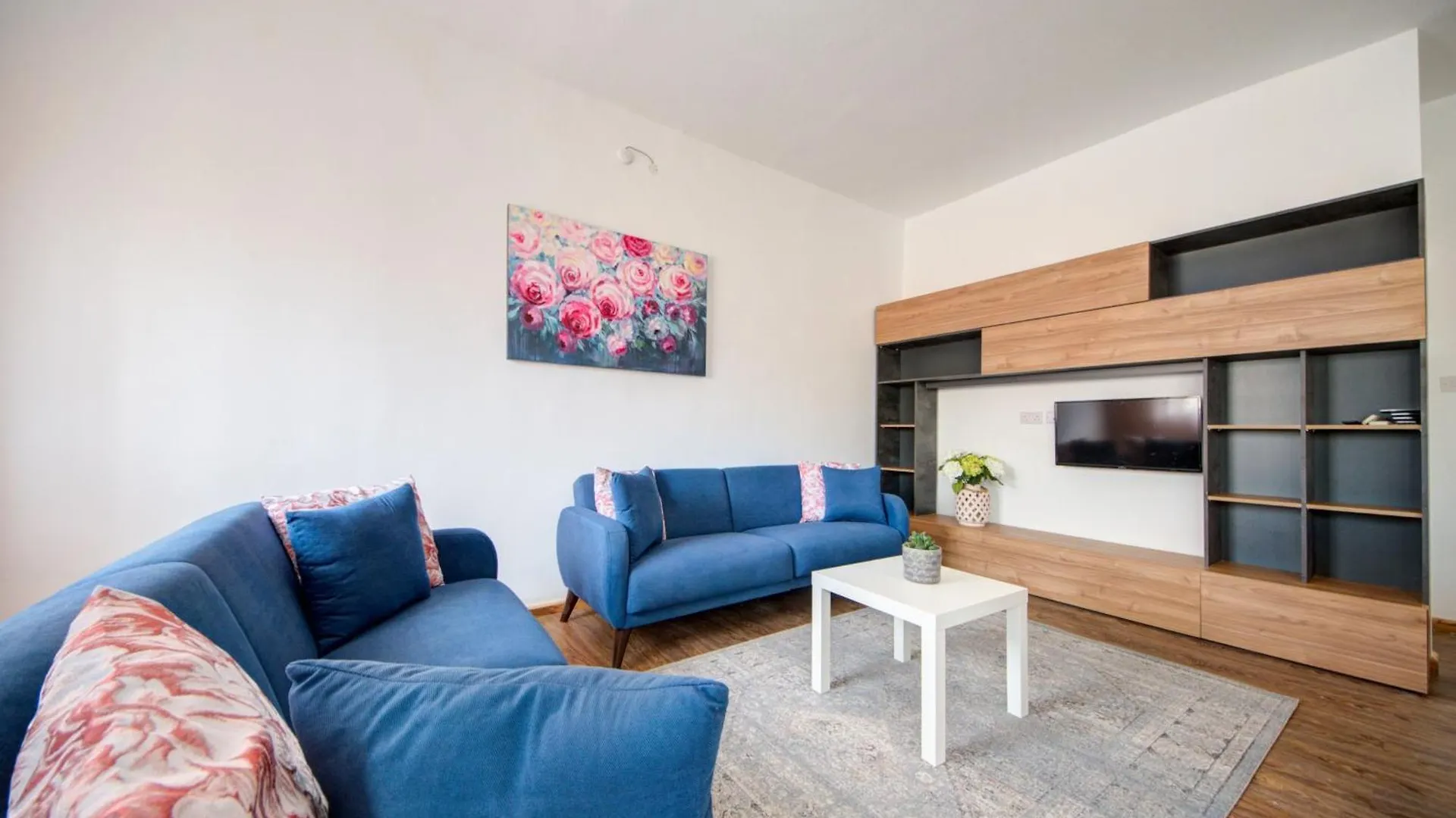Sliema Exclusive 4-Bedroom Side Seaviews Apartments By Shortletsmalta