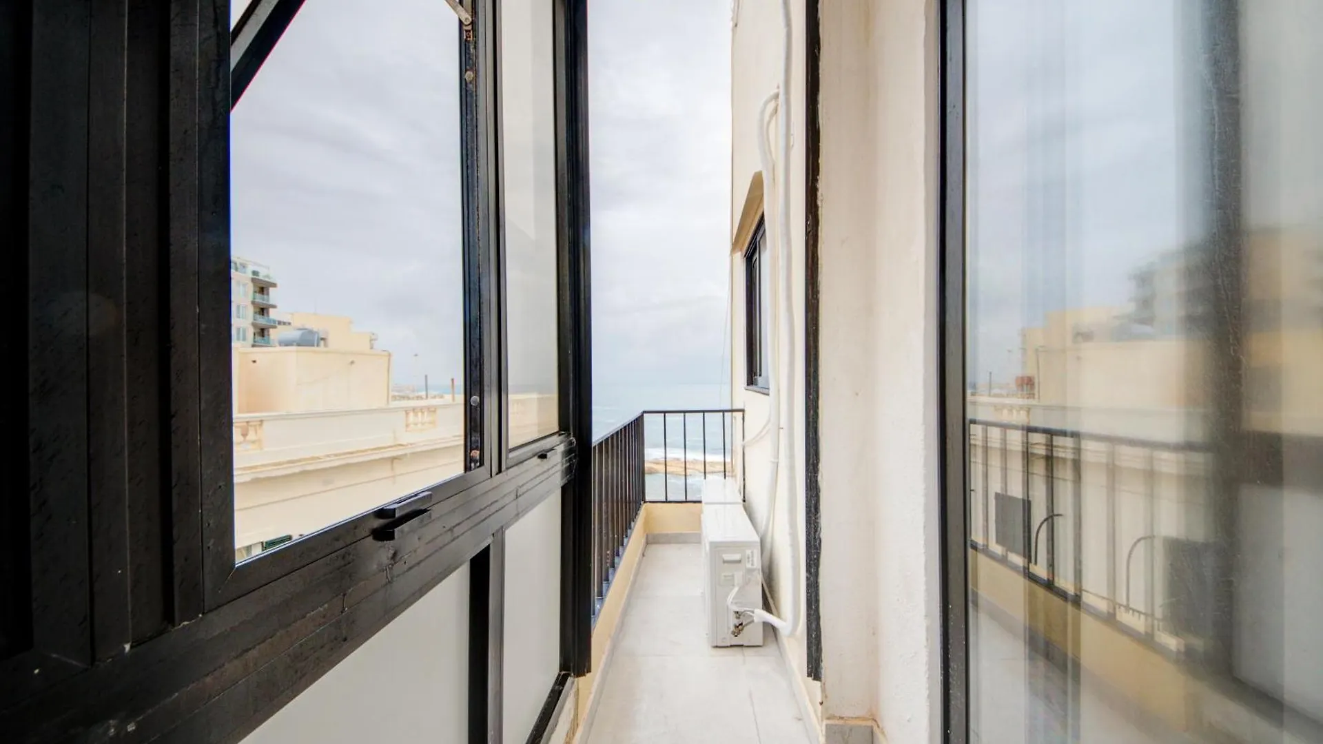Sliema Exclusive 4-Bedroom Side Seaviews Apartments By Shortletsmalta