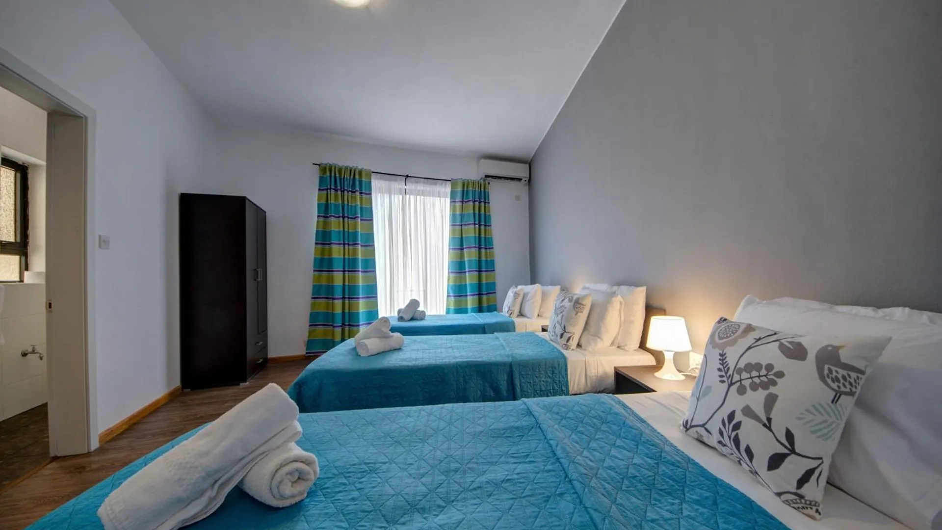Sliema Exclusive 4-Bedroom Side Seaviews Apartments By Shortletsmalta Malta