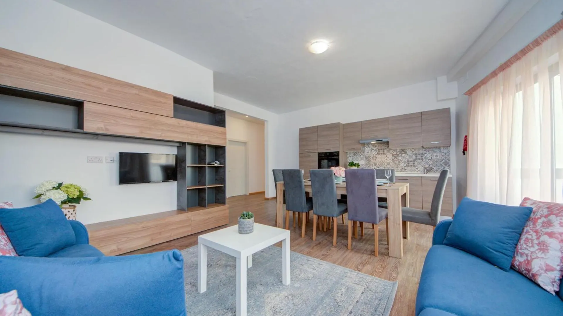 Sliema Exclusive 4-Bedroom Side Seaviews Apartments By Shortletsmalta