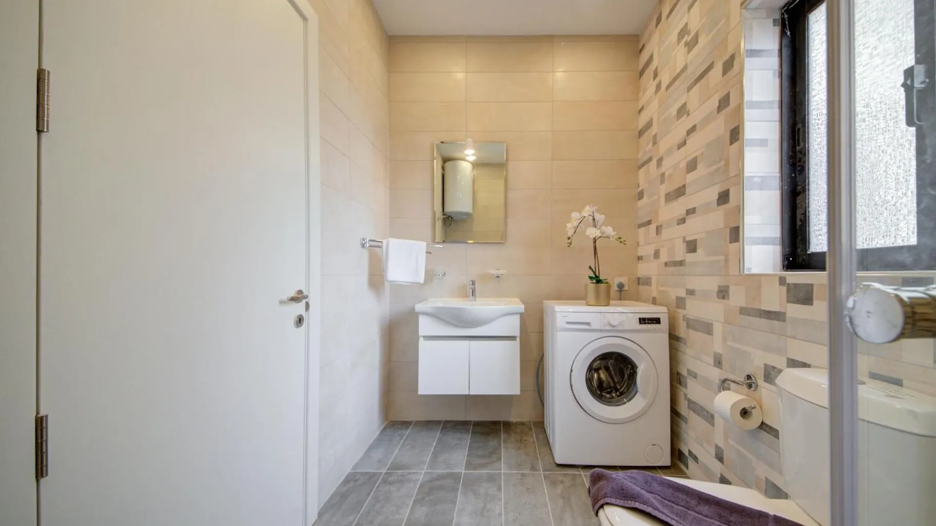 Sliema Exclusive 4-Bedroom Side Seaviews Apartments By Shortletsmalta Malta