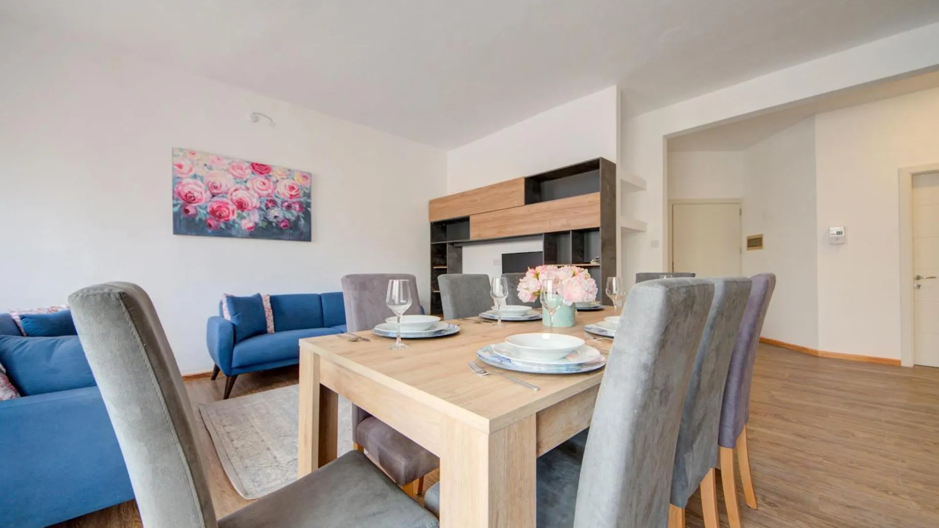Sliema Exclusive 4-Bedroom Side Seaviews Apartments By Shortletsmalta