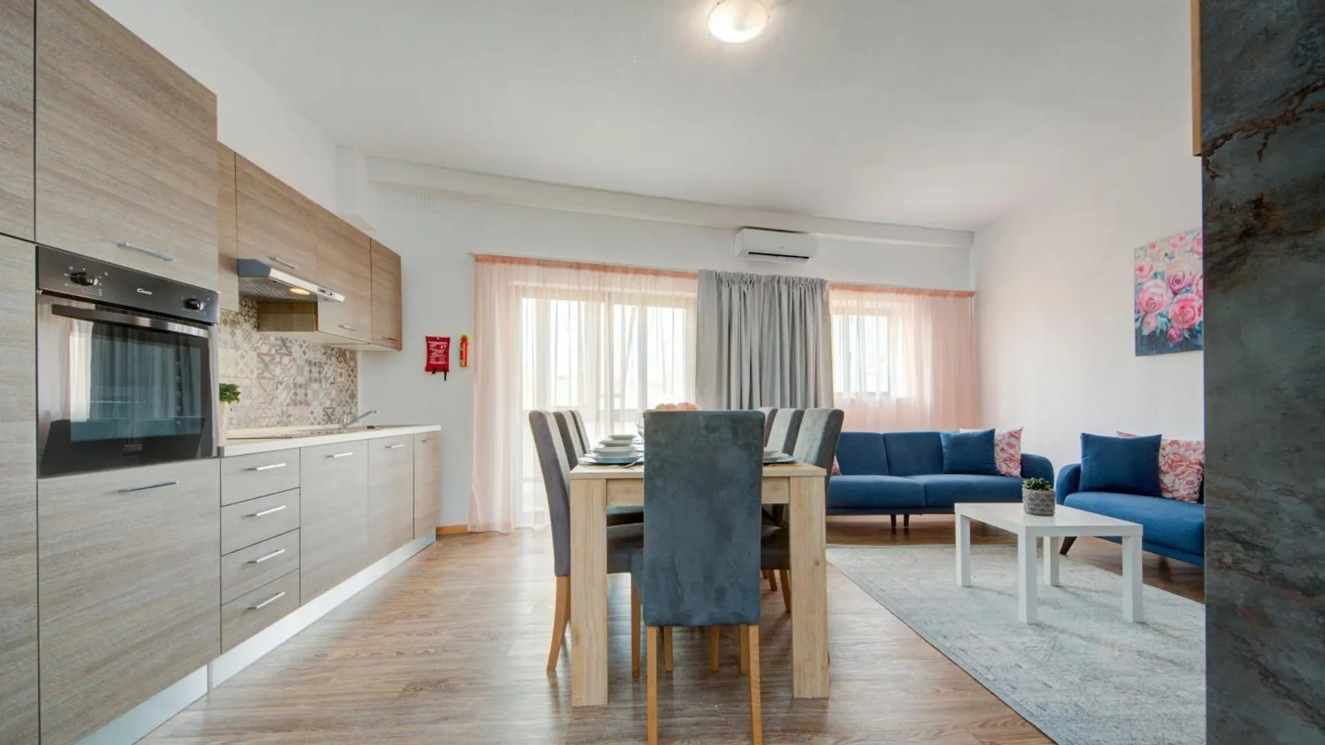 Sliema Exclusive 4-Bedroom Side Seaviews Apartments By Shortletsmalta