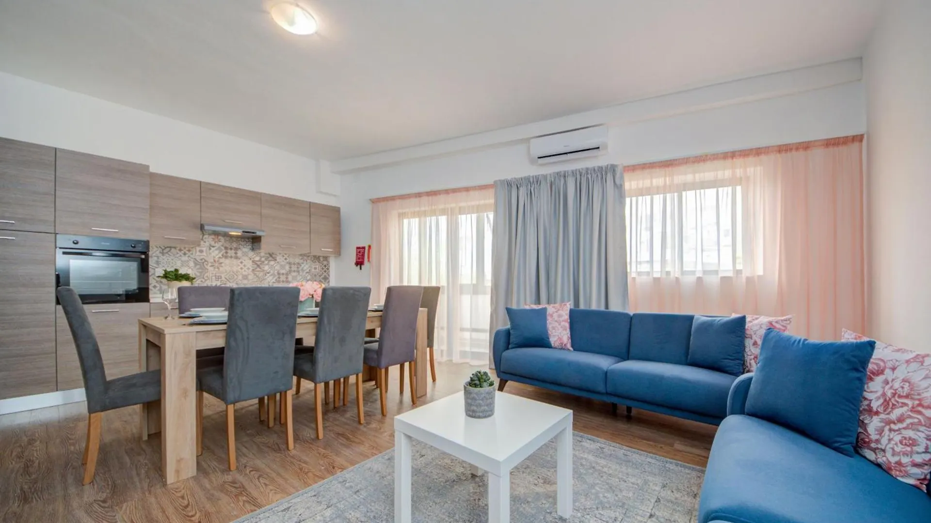 Sliema Exclusive 4-Bedroom Side Seaviews Apartments By Shortletsmalta