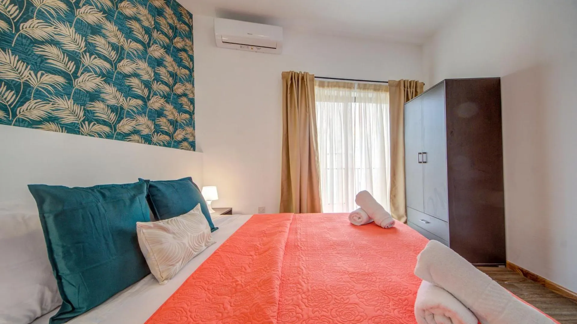 Sliema Exclusive 4-Bedroom Side Seaviews Apartments By Shortletsmalta